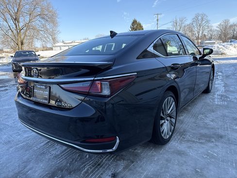 Used 2023 Lexus ES 300h Ultra Luxury image 6
