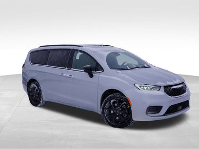 New 2026 Chrysler Pacifica Limited w/ S Appearance Package
