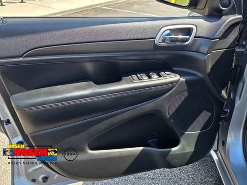 Used 2017 Jeep Grand Cherokee Altitude AWD/4WD image 10