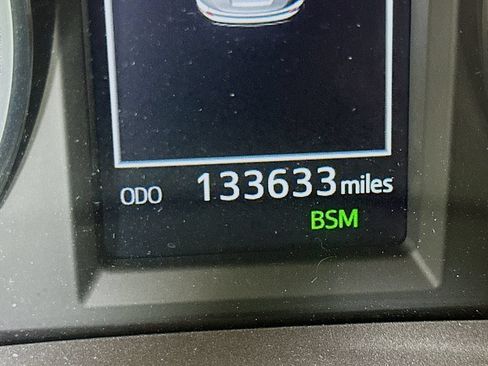 Used 2018 Toyota RAV4 SE AWD/4WD image 34