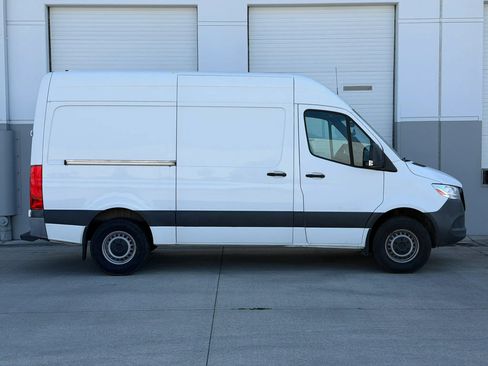 Used 2021 Mercedes-Benz Sprinter 2500 image 6