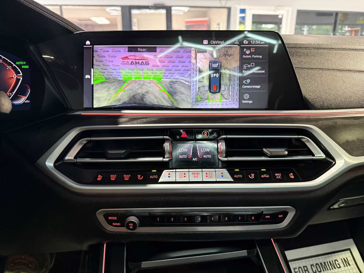 Used 2022 BMW X7 xDrive40i w/ M Sport Package AWD/4WD image 18