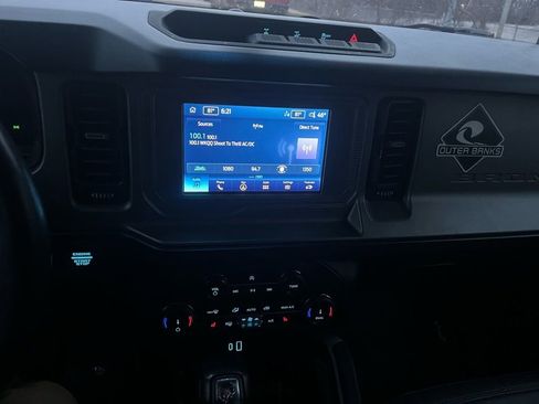 Used 2022 Ford Bronco Outer Banks image 9