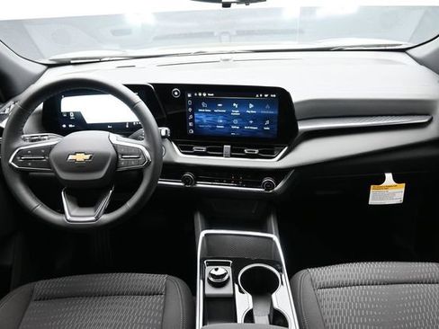 New 2026 Chevrolet Equinox LT w/ Safety and Technology Package FWD image 24