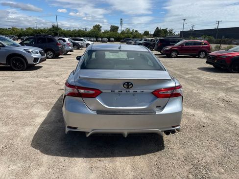 Used 2020 Toyota Camry SE w/ Convenience Package FWD image 13