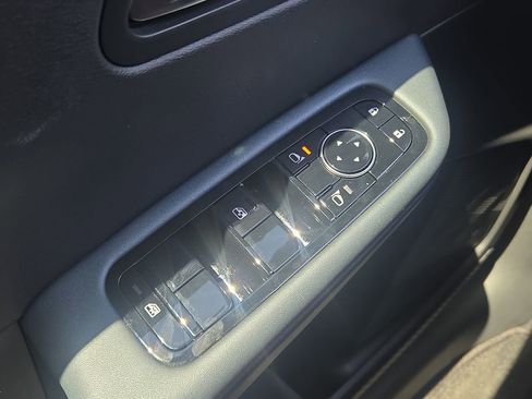 New 2026 Nissan Leaf SV+ w/ Illuminated Package FWD image 27