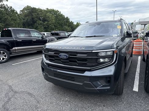 Used 2025 Ford Expedition Active AWD/4WD image 7
