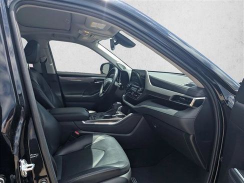 Used 2022 Toyota Highlander Limited FWD image 15