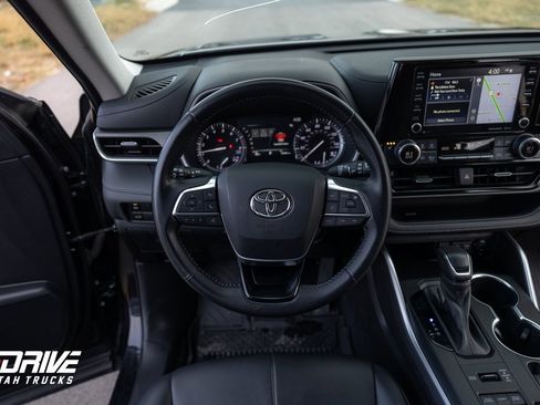 Used 2021 Toyota Highlander XLE image 25