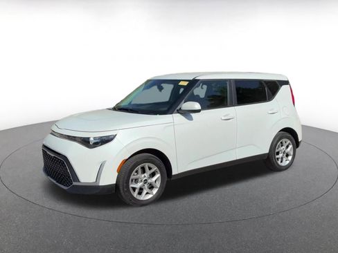 Used 2025 Kia Soul LX w/ LX Technology Package image 8