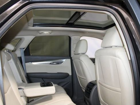 Used 2018 Cadillac XT5 Luxury w/ Driver Awareness Package AWD/4WD image 13