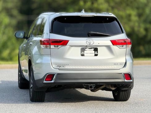 Used 2018 Toyota Highlander XLE AWD/4WD image 5