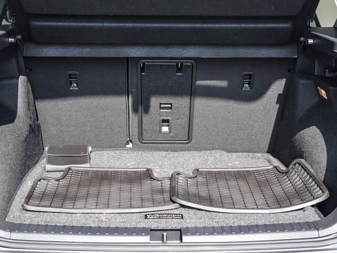 Used 2022 Volkswagen Taos SEL w/ Panoramic Sunroof Package image 21