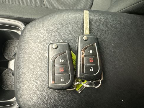 Used 2021 Toyota RAV4 LE AWD/4WD image 30