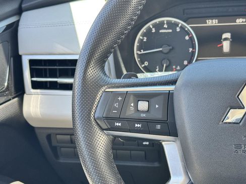 Used 2025 Mitsubishi Outlander SE FWD image 17