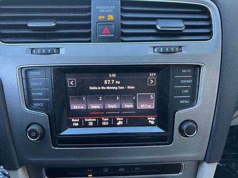 Used 2015 Volkswagen Golf S image 19