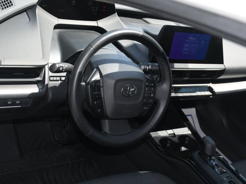 Certified 2024 Toyota Prius LE AWD/4WD image 8