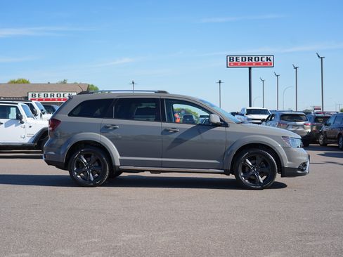 Used 2019 Dodge Journey Crossroad w/ Nav & Sun Group AWD/4WD image 2