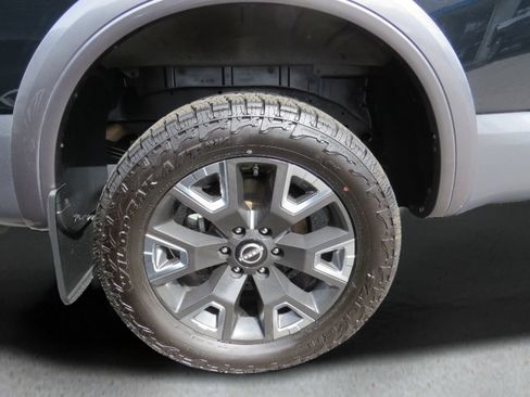 Used 2024 Nissan Titan Platinum Reserve w/ Moonroof Package AWD/4WD image 14
