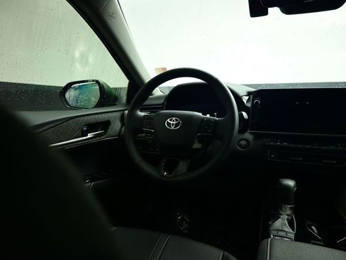 Used 2025 Toyota Camry XLE image 7