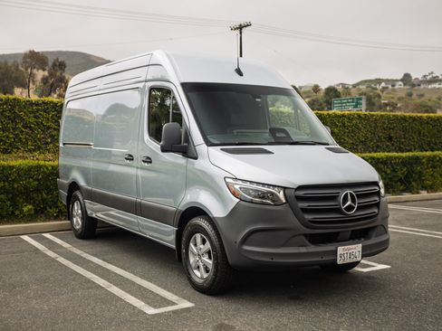 Used 2025 Mercedes-Benz Sprinter 2500 image 3