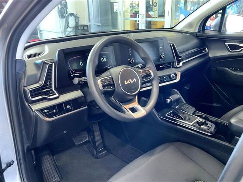 Used 2024 Kia Sportage LX image 4