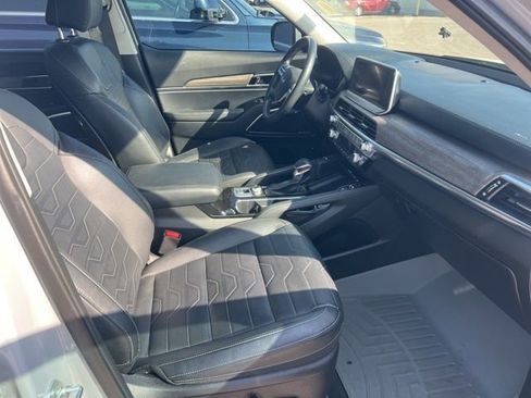 Used 2022 Kia Telluride SX w/ SX Prestige Package image 8