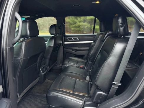 Used 2016 Ford Explorer XLT w/ Equipment Group 202A AWD/4WD image 14