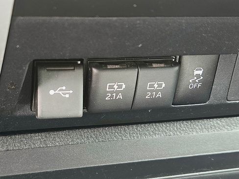 Used 2020 Toyota Tundra SR5 w/ SR5 Upgrade Package AWD/4WD image 17