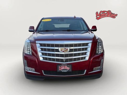 Used 2018 Cadillac Escalade Premium Luxury image 2