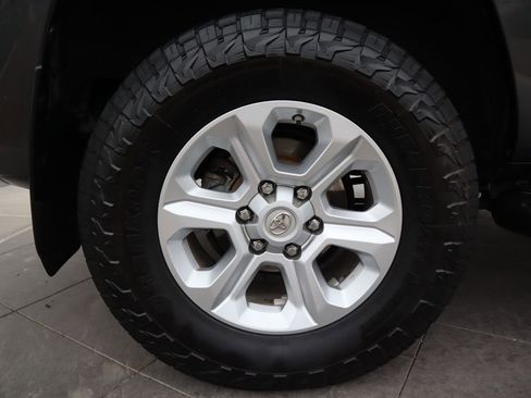 Used 2014 Toyota 4Runner SR5 image 31