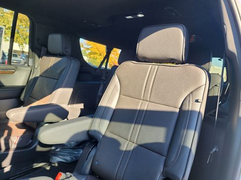 New 2026 Chevrolet Suburban High Country image 13