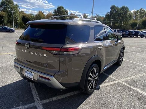 Used 2023 Nissan Pathfinder Platinum image 8