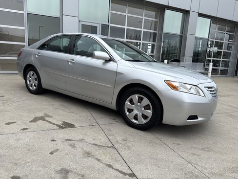 Used 2008 Toyota Camry LE image 2