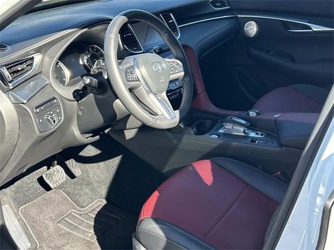 Used 2024 INFINITI QX50 Sport image 16