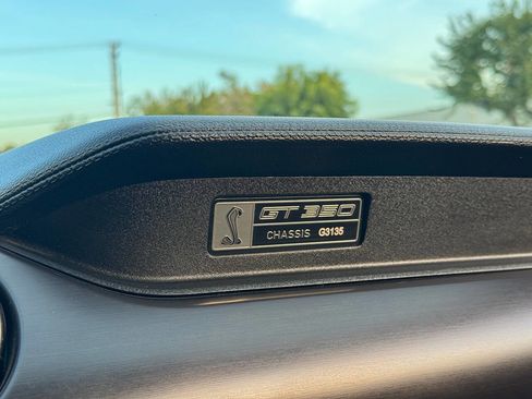 Used 2016 Ford Mustang Shelby GT350 w/ Technology Package image 32