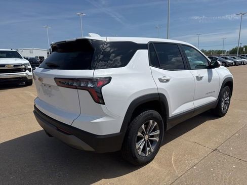 Used 2025 Chevrolet Equinox LT FWD image 3