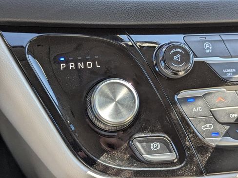 Used 2017 Chrysler Pacifica Touring-L Plus image 24