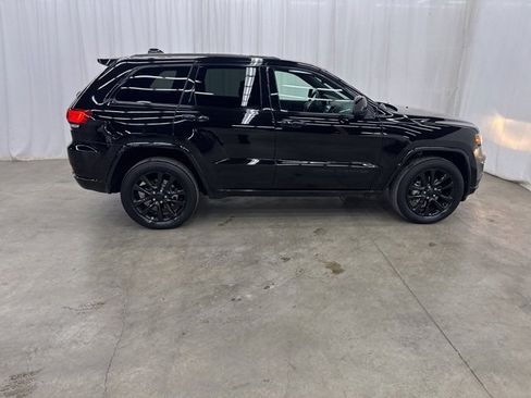 Used 2019 Jeep Grand Cherokee Altitude image 34