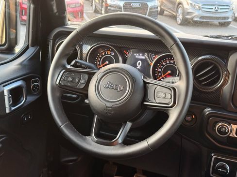 Used 2018 Jeep Wrangler Unlimited Sport S AWD/4WD image 32