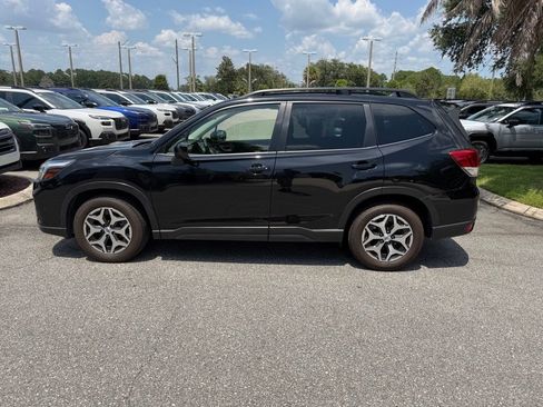 Used 2020 Subaru Forester Premium AWD/4WD image 12