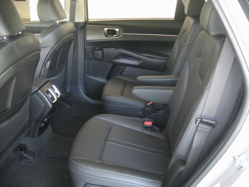 Certified 2023 Kia Sorento X-Line EX image 9