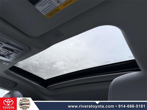 Used 2023 Toyota Highlander XLE image 25