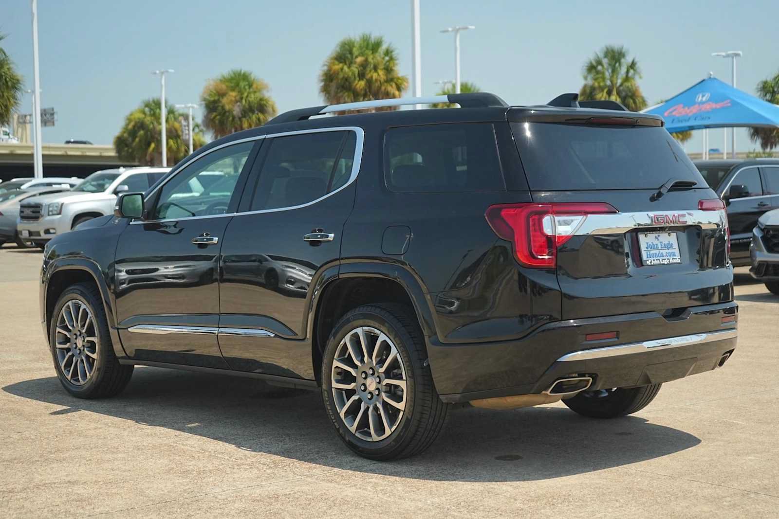 Used 2023 GMC Acadia Denali FWD image 1