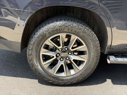 Used 2023 Chevrolet Tahoe Z71 w/ Z71 Off-Road Package AWD/4WD image 8