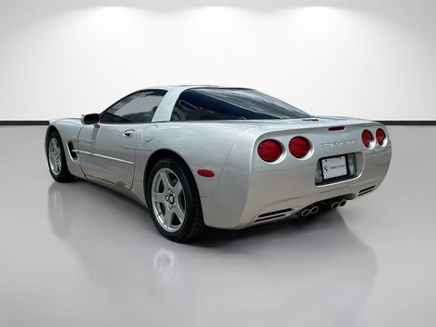 Used 1997 Chevrolet Corvette Coupe RWD image 5