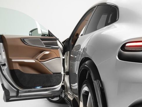 Used 2024 Ferrari Purosangue image 23