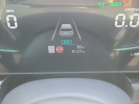 Certified 2025 Kia Niro EX FWD image 26