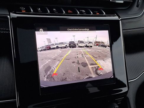 Used 2025 Jeep Grand Cherokee Laredo X image 15