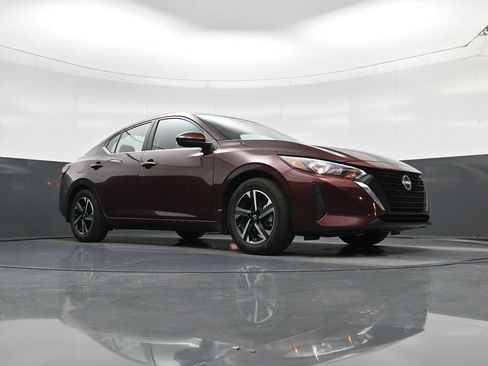 Used 2025 Nissan Sentra SV FWD image 16